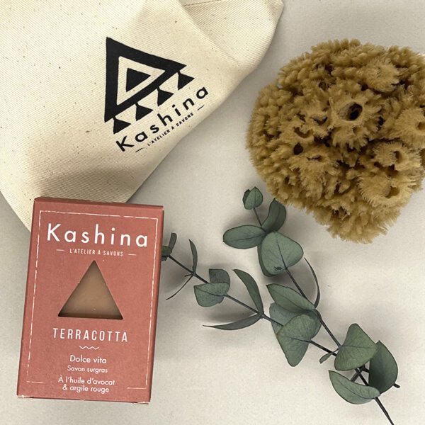 Coffret Nature kashina un savon avec un éponge de mer naturelle et un sac en coton bio